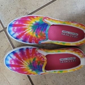 Like new Skechers slip ons sz 7